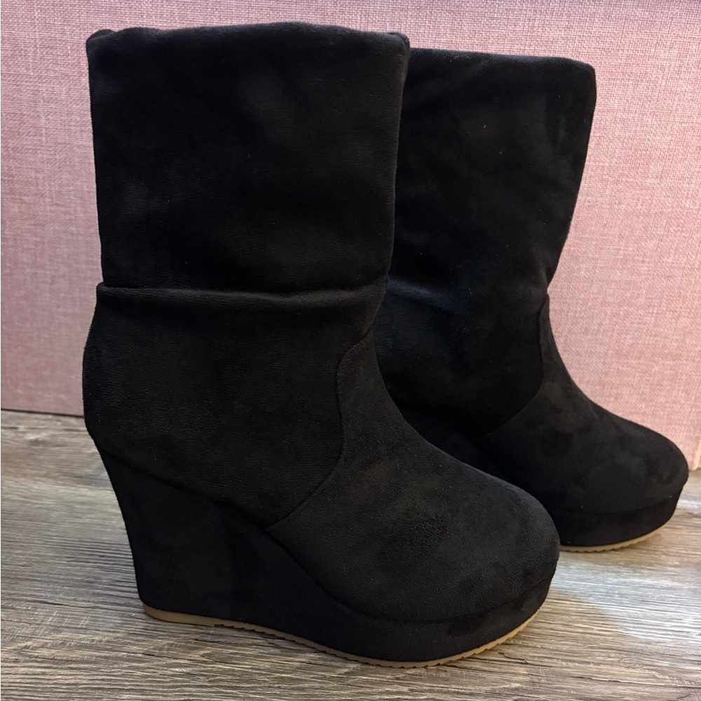 Elegant Black Wedge Boots